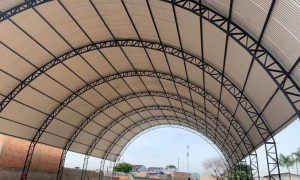 Obra realizada para o Curitiba Tenis Center. Foi realizado Estrutura Metálica para quadra de tênis 650m2. (Fundação, Estrutura e Cobertura(