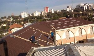 Obra realizada para o Convento Irmãs Franciscanas (Unidade Boa Vista). Reforço em Estrutura de Madeira + Cobertura em Telha Metálica (Tipo Colonial), pré-pintada.